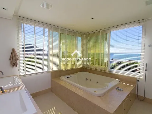 Imagem 12: Linda Casa Alto Padrão com Vista Mar na Praia Brava em Florianópolis