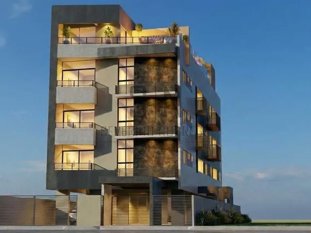 Imagem: O apartamento possui 2 Dormitórios, 1 Suíte, 2 Banheiros,