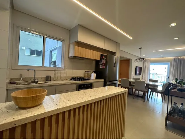 Imagem: O apartamento possui 2 Dormitórios, 1 Suíte, 2 Banheiros,