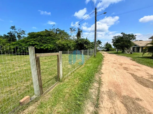 Imagem 3: Amplo Terreno a Poucos Metros da Lagoa da Ibiraquera, Surfland e Praia do Rosa, Limpa
