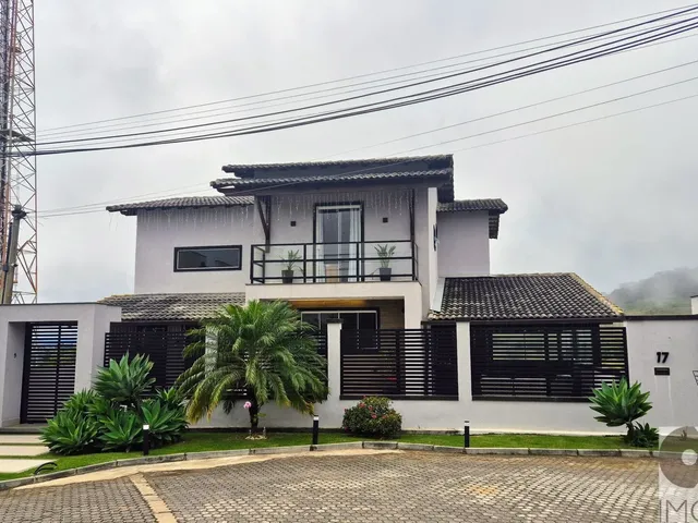 Imagem: A casa possui 3 Dormitórios, 3 Suítes, 4 Banheiros, 6