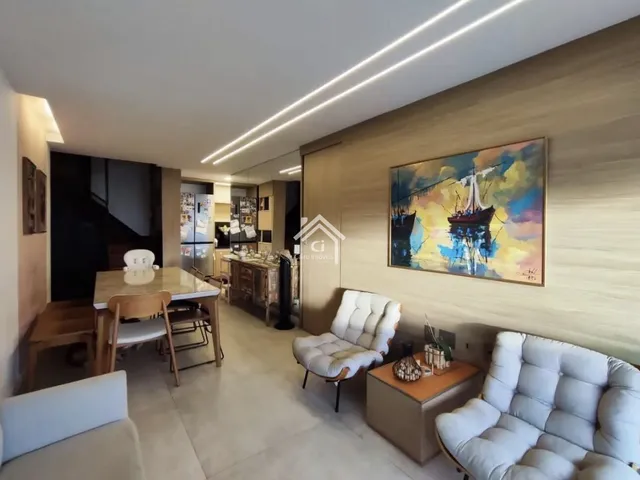 Imagem: A casa possui 4 Dormitórios, 2 Suítes, 4 Banheiros, 2 Vagas