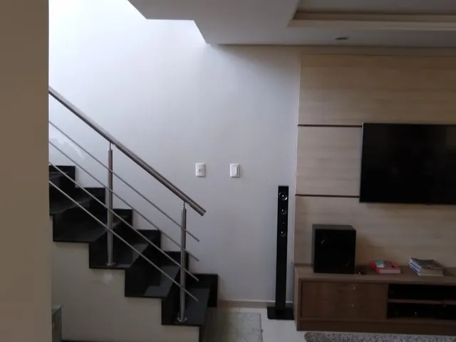 Imagem 2: Casa de Alto Padrão à Venda no Centro de Pelotas 337m², Suíte, Piscina e 4 Vagas
