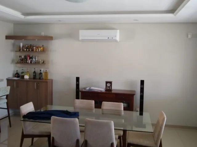 Imagem 3: Casa de Alto Padrão à Venda no Centro de Pelotas 337m², Suíte, Piscina e 4 Vagas