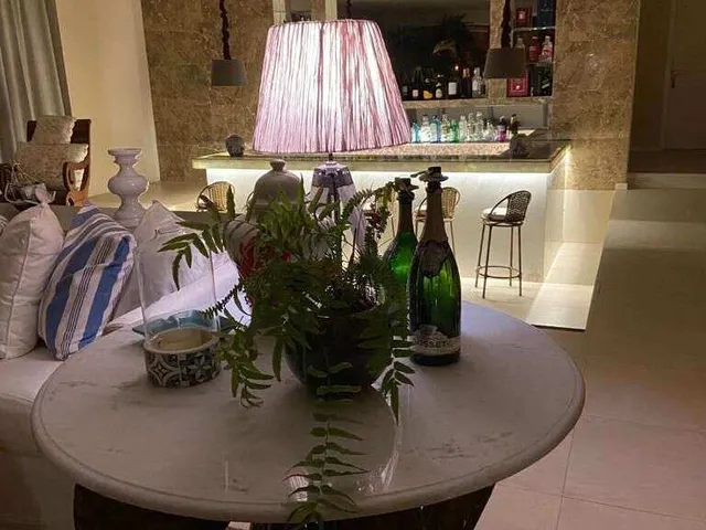 Imagem 3: Casa à venda em Armação dos Búzios, Ferradura, com 6 quartos, 1100m²