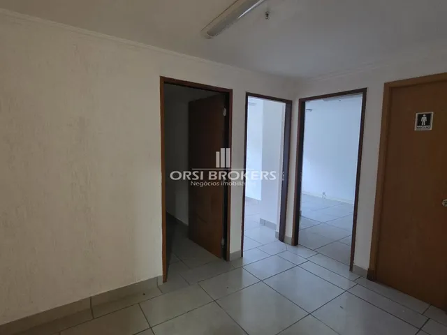 Imagem: A sala comercial possui 2 Banheiros, 1 Vaga na garagem,