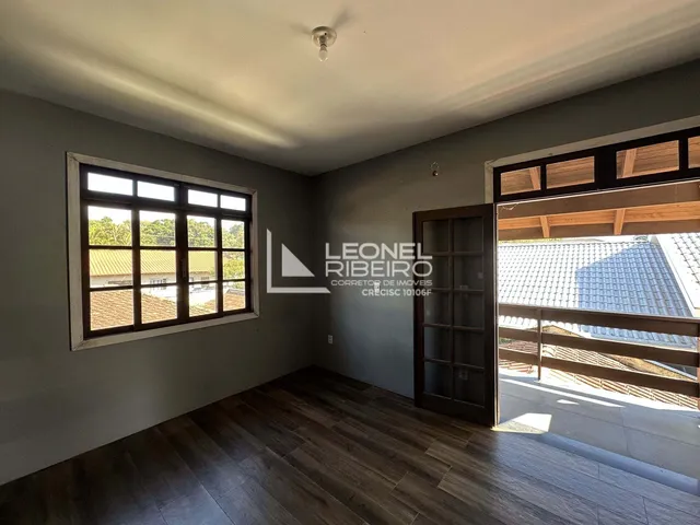 Imagem 14: Casa com 6 dormitórios (1 suíte) à venda, 372 m² no bairro Padre Martinho Stein em