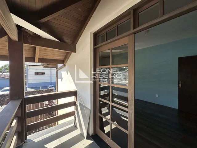 Imagem 15: Casa com 6 dormitórios (1 suíte) à venda, 372 m² no bairro Padre Martinho Stein em