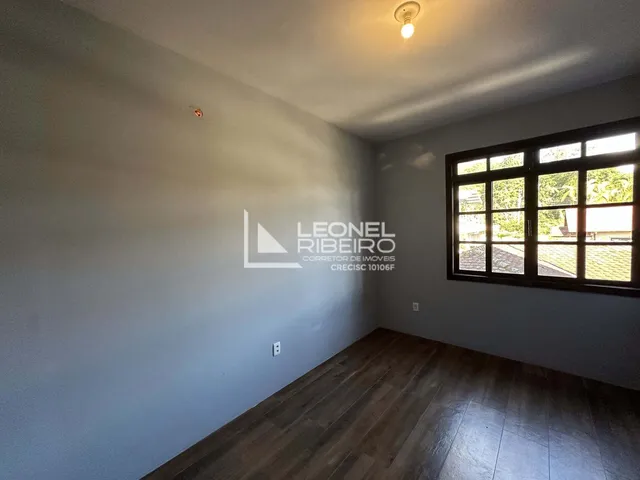 Imagem 13: Casa com 6 dormitórios (1 suíte) à venda, 372 m² no bairro Padre Martinho Stein em
