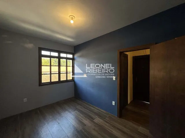Imagem 8: Casa com 6 dormitórios (1 suíte) à venda, 372 m² no bairro Padre Martinho Stein em