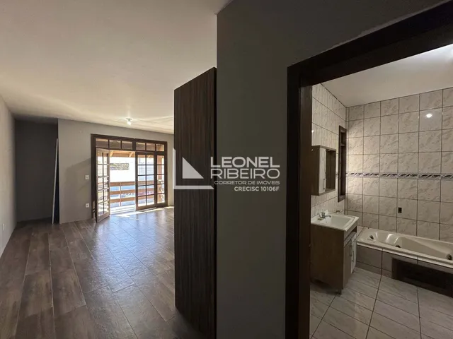 Imagem 11: Casa com 6 dormitórios (1 suíte) à venda, 372 m² no bairro Padre Martinho Stein em