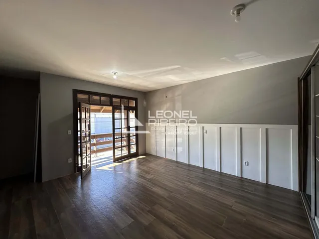 Imagem 9: Casa com 6 dormitórios (1 suíte) à venda, 372 m² no bairro Padre Martinho Stein em