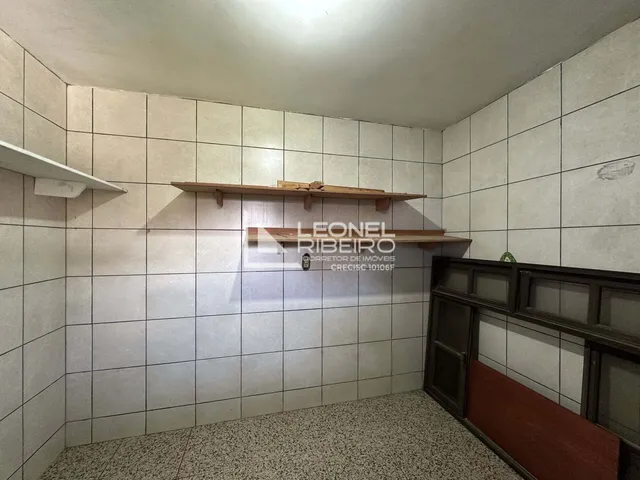 Imagem 2: Casa com 6 dormitórios (1 suíte) à venda, 372 m² no bairro Padre Martinho Stein em