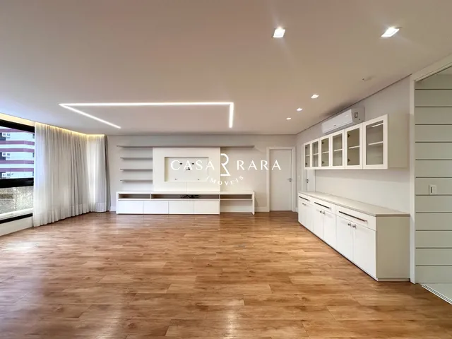 Imagem 6: Apartamento 4 suítes e 3 vagas com hobby box - Centro