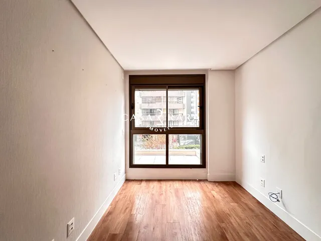 Imagem 2: Apartamento 4 suítes e 3 vagas com hobby box - Centro