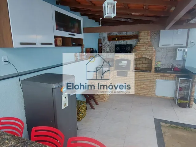 Imagem: A casa possui 2 Dormitórios, 2 Vagas na garagem, 200m² de