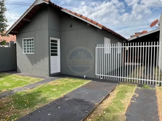 Imagem: A casa possui 2 Dormitórios, 1 Banheiro, 2 Vagas na