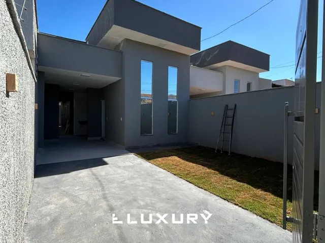 Imagem: A casa possui 3 Dormitórios, 1 Suíte, 2 Banheiros, 2