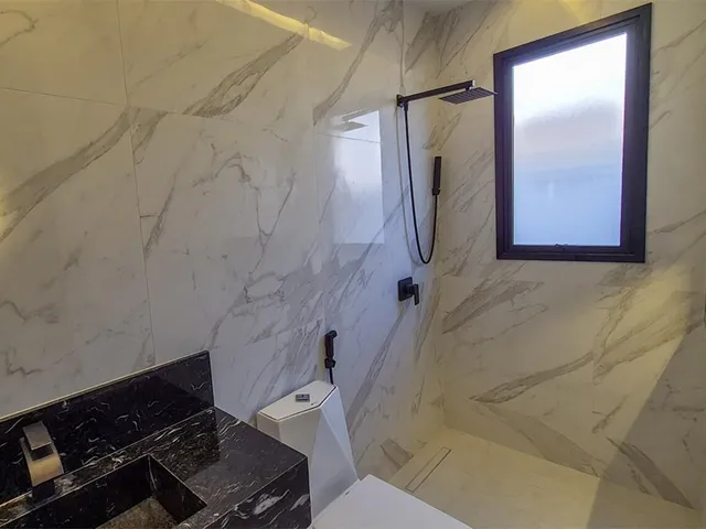 Imagem 5: Casa Linear no Jardins Veneza, 4 suítes, 398m², 3 vagas, lazer privativo