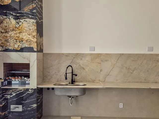Imagem 2: Casa Linear no Jardins Veneza, 4 suítes, 398m², 3 vagas, lazer privativo