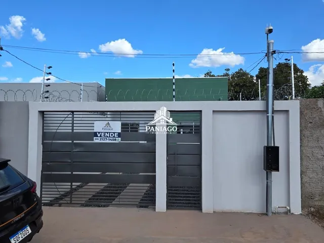 Imagem: CASA COM 2/4 SENDO 1 SUITE NO BAIRRO PETRÓPOLIS