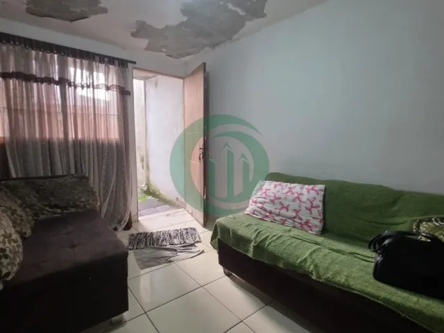 Imagem: A casa possui 2 Dormitórios, 1 Suíte, 1 Banheiro, 70m²