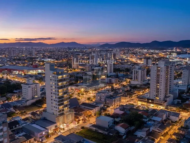 Imagem 9: Lançamento no centro de Itajaí - Plantas 2 suítes e 1 suíte + 1 dormitório
