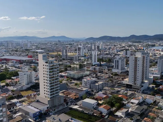 Imagem 8: Lançamento no centro de Itajaí - Plantas 2 suítes e 1 suíte + 1 dormitório