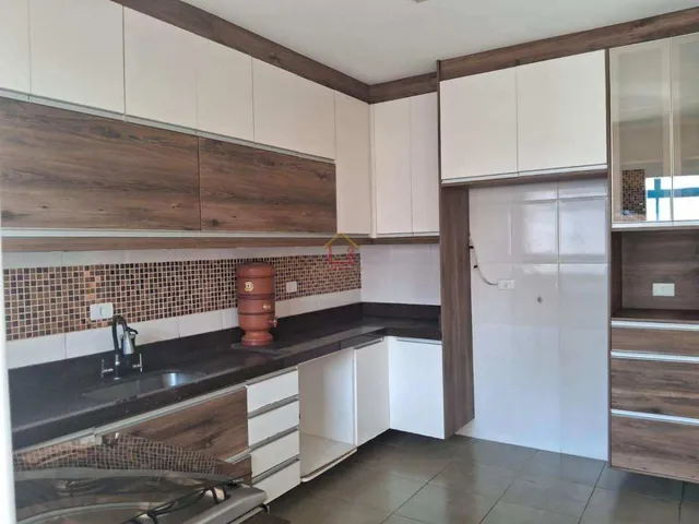 Imagem: O apartamento possui 3 Dormitórios, 1 Suíte, 2 Banheiros,