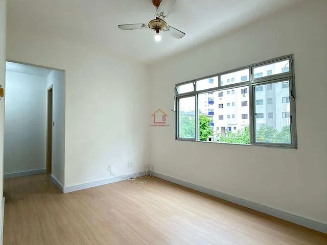 Imagem: O apartamento possui 2 Dormitórios, 1 Suíte, 2 Banheiros,