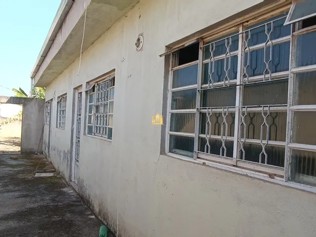 Imagem: A casa possui 1 Dormitório, 1 Banheiro, 1 Vaga na garagem,
