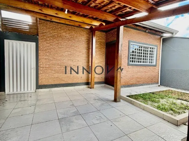 Imagem: A casa possui 2 Dormitórios, 2 Banheiros, 1 Vaga na