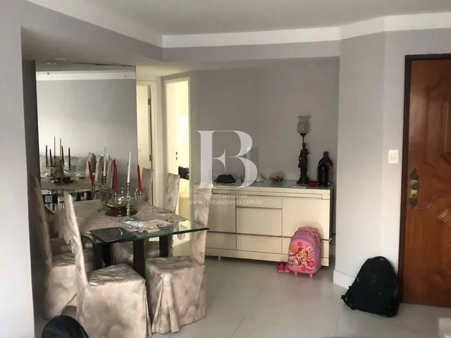 Imagem 8: Apartamento espaçoso e iluminado em localização privilegiada no coração do bairro
