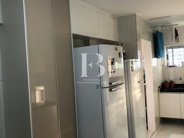 Imagem 10: Apartamento espaçoso e iluminado em localização privilegiada no coração do bairro