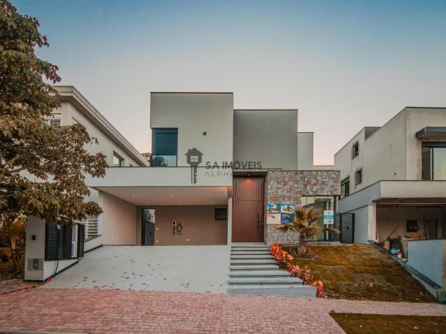 Imagem: A casa em condomínio possui 4 Dormitórios, 4 Suítes, 4