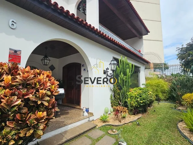 Imagem: A casa possui 4 Dormitórios, 1 Suíte, 2 Banheiros, 3