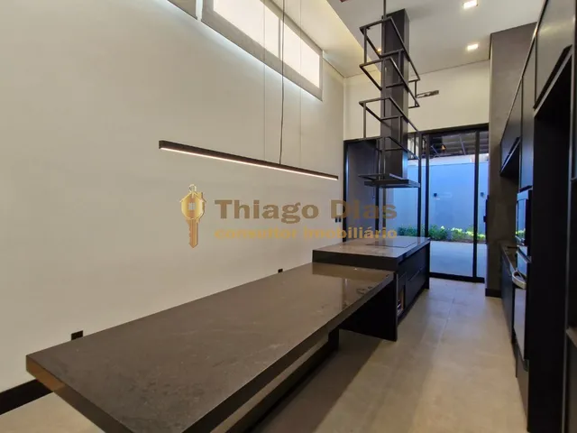 Imagem 2: Casa moderna à venda com 3 suítes, cozinha gourmet com churrasqueira, quintal, solarium