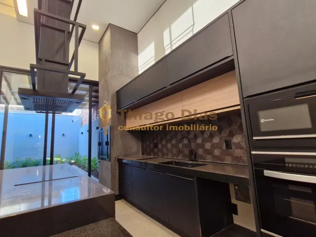 Imagem 8: Casa moderna à venda com 3 suítes, cozinha gourmet com churrasqueira, quintal, solarium