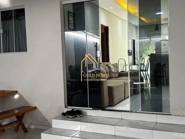 Imagem: A casa possui 3 Dormitórios, 1 Suíte, 2 Banheiros, 3