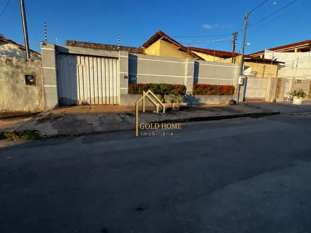 Imagem: A casa possui 3 Dormitórios, 3 Suítes, 5 Banheiros, 3