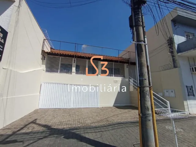 Imagem: A casa possui 3 Dormitórios, 1 Suíte, 2 Banheiros, 3