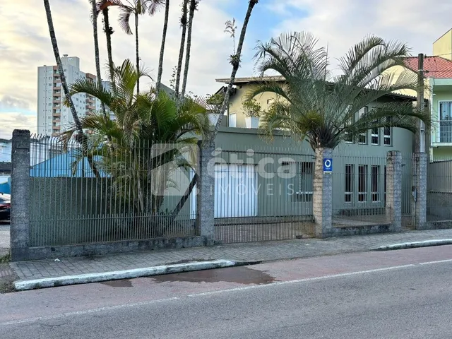 Imagem: Casa com 04 dormitórios para locação