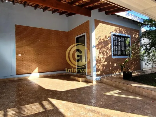 Imagem: A casa possui 3 Dormitórios, 1 Suíte, 3 Banheiros, 2