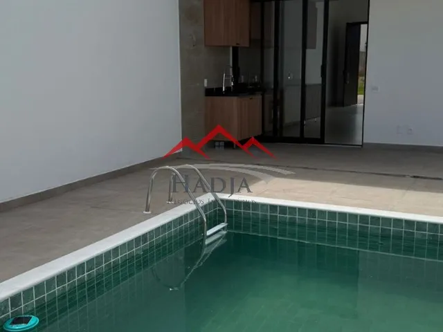 Imagem: A casa possui 3 Dormitórios, 1 Suíte, 2 Vagas na garagem,