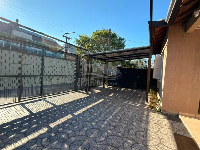 Imagem 2: ZPAR IMÓVEIS VENDE Ampla casa em Porto Alegre-RS, bairro Hípica, 5 quartos, 1 suíte, 3