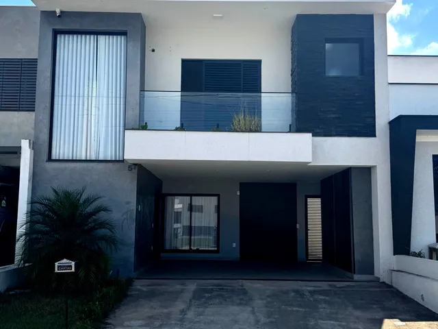 Imagem: A casa em condomínio possui 3 Dormitórios, 3 Suítes, 4