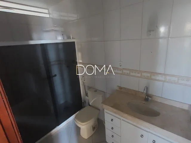 Imagem 3: Amplo apartamento com vista livre e próximo do comércio e praia