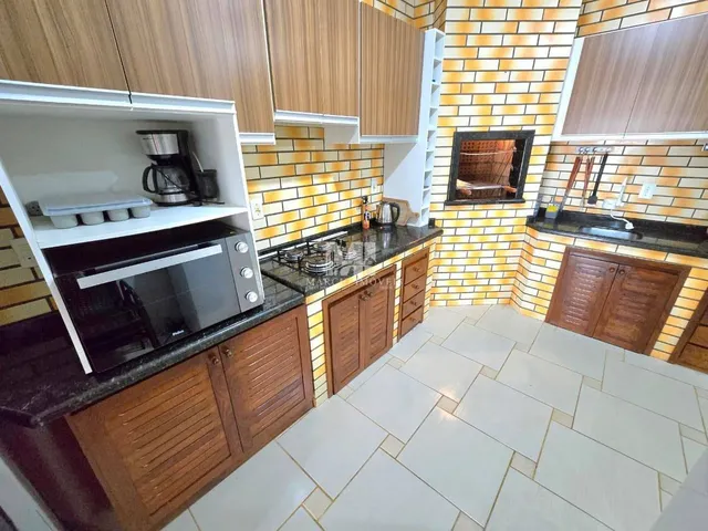 Imagem 9: ? Locação Anual – Casa Mobiliada a apenas 600 metros da Praia Central