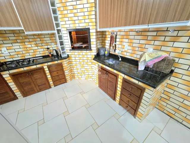 Imagem 13: ? Locação Anual – Casa Mobiliada a apenas 600 metros da Praia Central