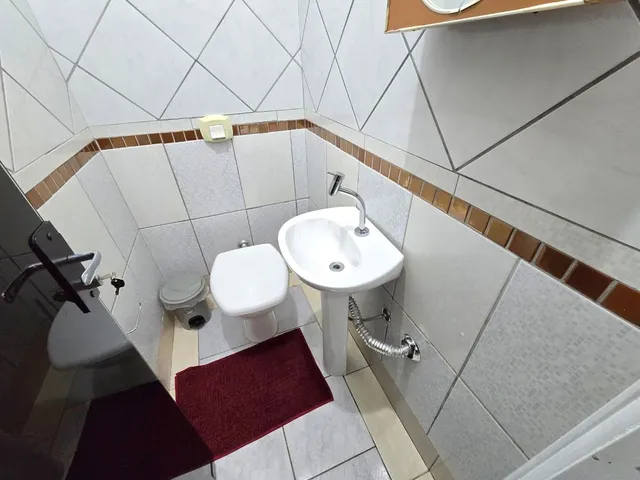 Imagem 8: ? Locação Anual – Casa Mobiliada a apenas 600 metros da Praia Central